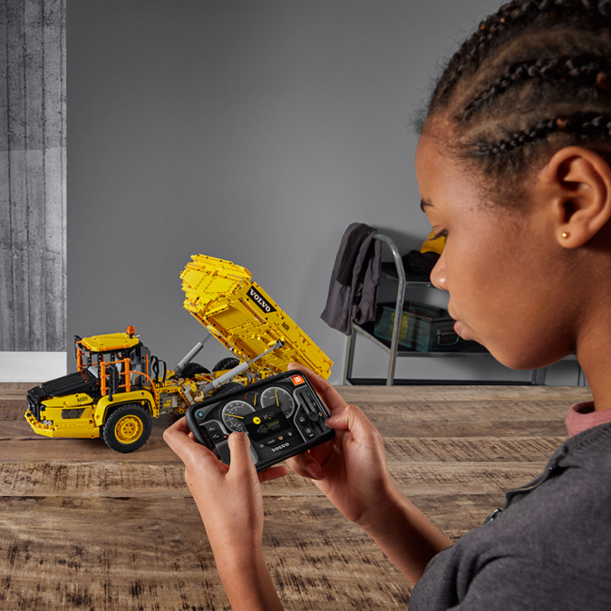 LEGO Technic 6x6-os Volvo csuklós szállítójármű (42114) Játék
