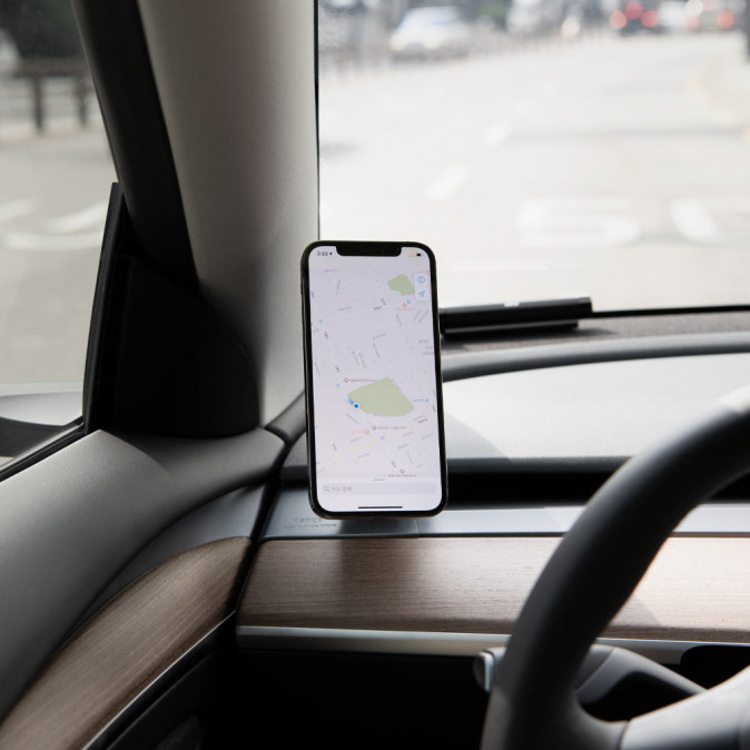 Spigen OneTap autós tartó műszerfalra, Tesla Model 3/Y/X (2021)/S (2021), Ford Mustang Mach E Mobil