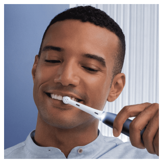 Oral-B iO7 elektromos fogkefe Zafírkék Otthon