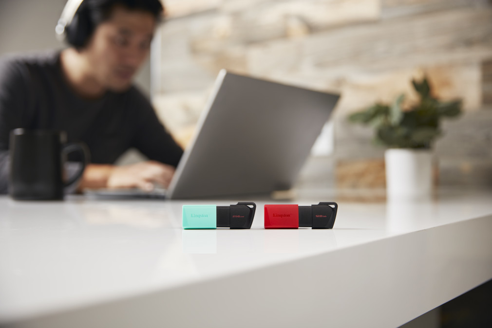 KINGSTON Pendrive 256GB, DT Exodia M USB 3.2 Gen 1 (fekete-kékeszöld) PC