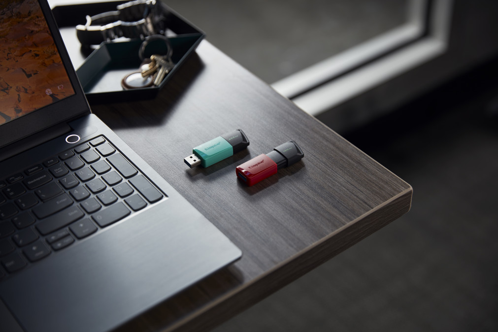 KINGSTON Pendrive 256GB, DT Exodia M USB 3.2 Gen 1 (fekete-kékeszöld) PC