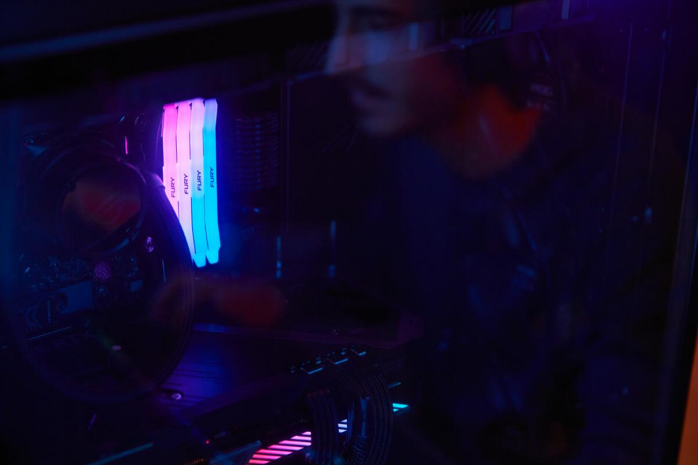 KINGSTON FURY Memória DDR5 96GB 6000MT/s CL32 DIMM (Kit of 2) Renegade RGB XMP PC
