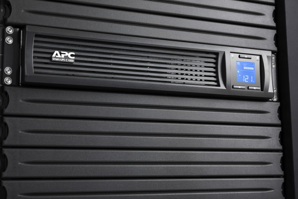 APC Smart-UPS C 1000VA LCD szünetmentes tápegység PC