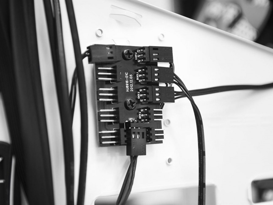 NZXT H440 Mid Tower -Fehér-Fekete (Táp nélküli) ablakos ATX ház PC