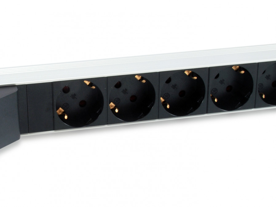 Equip Rack Kiegészítő - 333312 (Hálózati elosztó (PDU), 1U(19"), 6 x Schuko, Max.: 3500W, biztosíték, alumunium, fekete) PC