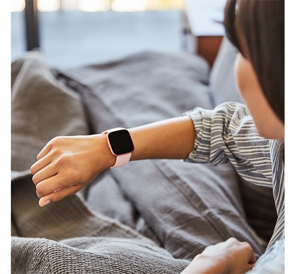 Fitbit Versa 2 okosóra, Petal/Copper Rose Aluminum Mobil